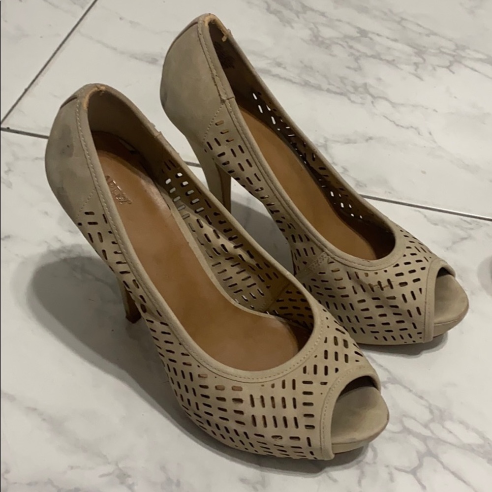 Badge APT9 platform open toed heels